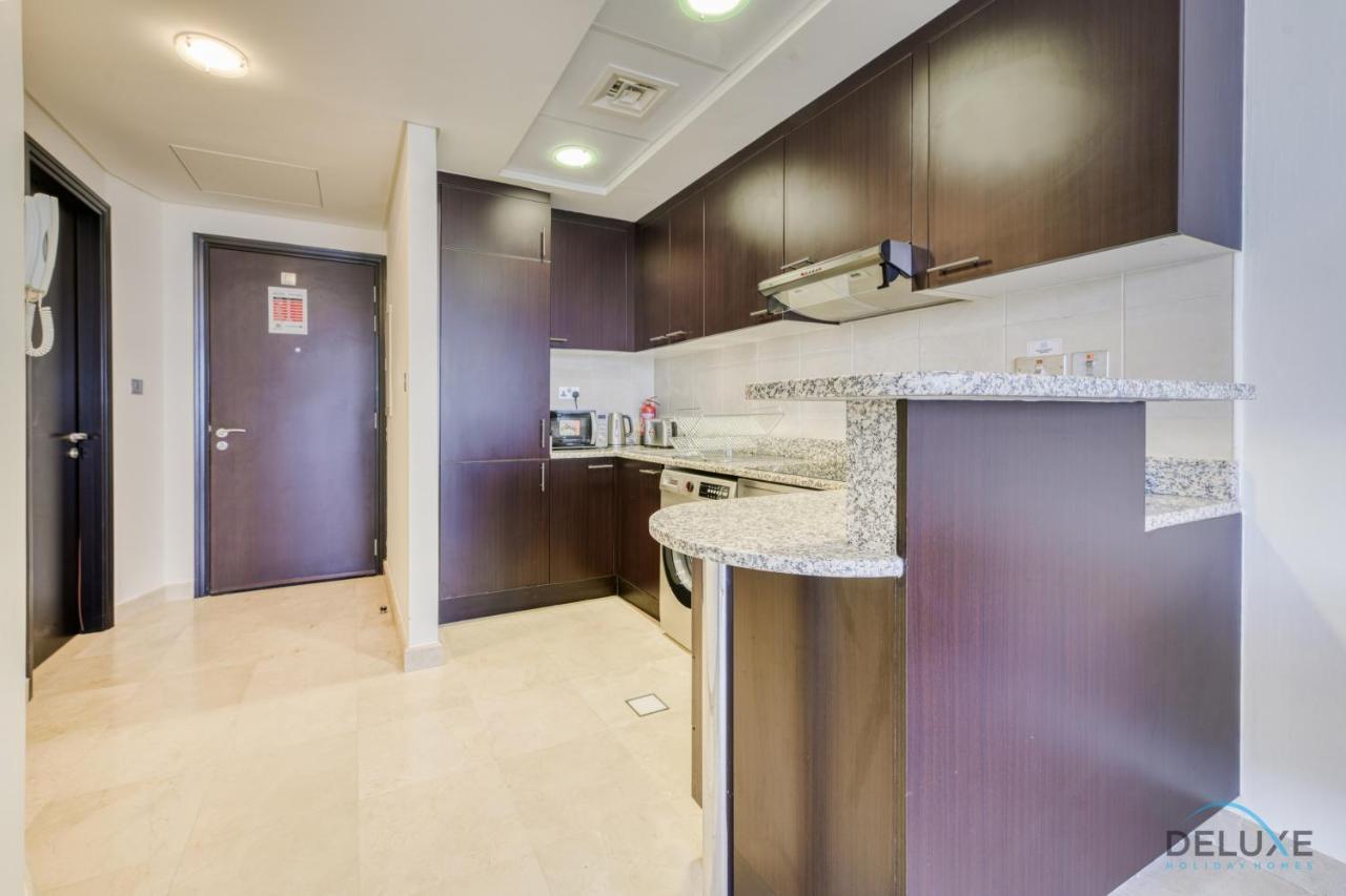 Apartment Affordable Luxury Modern 1br With Pool & Balcony By Deluxe Homes
