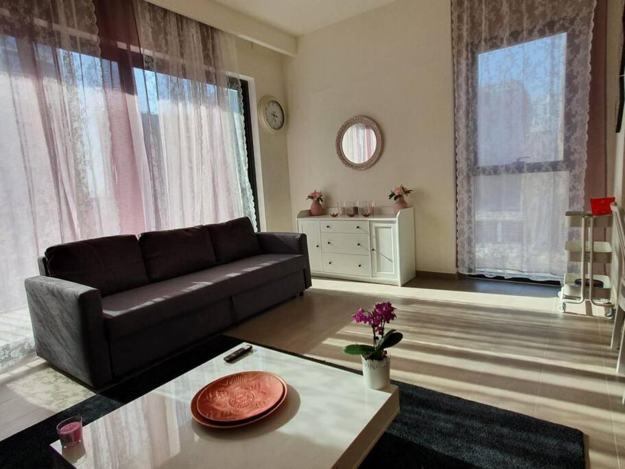 2 Bedroom Available For Short Term Daire *