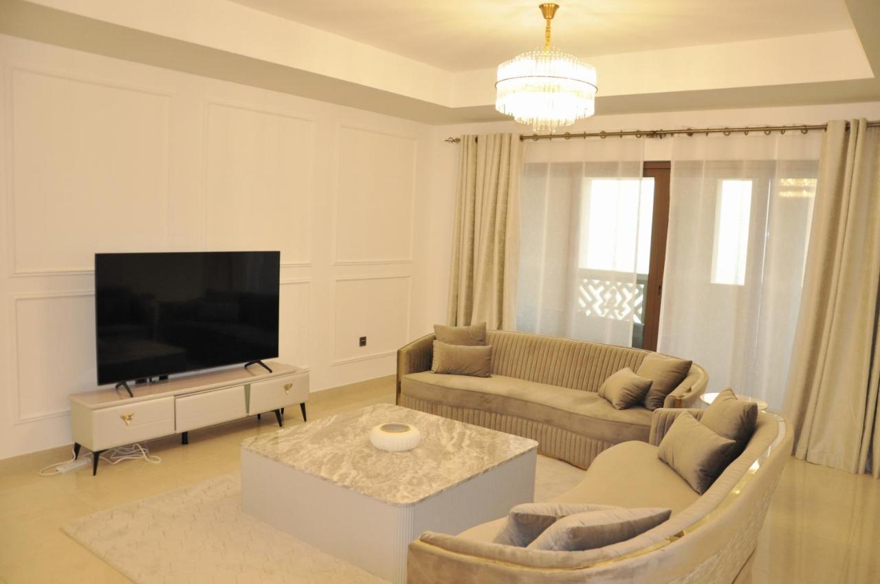 Spacious 4 Bd With Amazing Sea View Apartment *