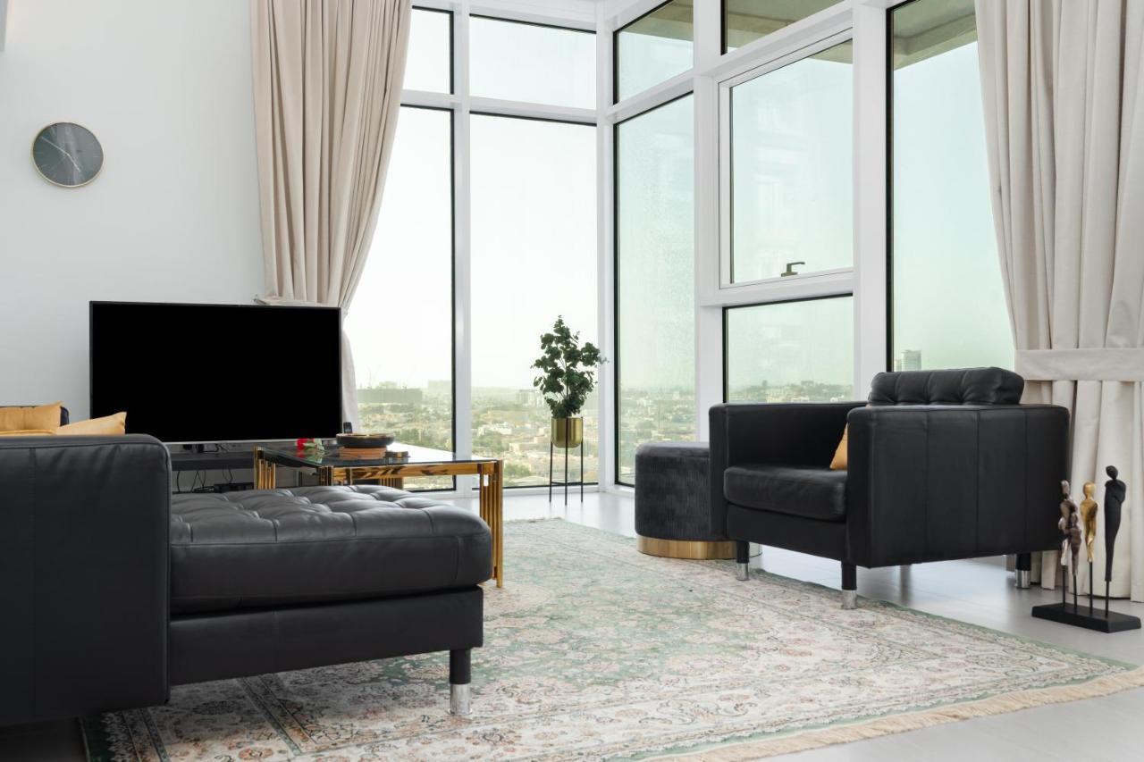 Apartment Ultimate - 3 Beds - Scenic Panoramic Views - Right At Metro Station - 5-10min To Sea, Burj Khalifa, Old Town, Downtown - 15min From Airport *