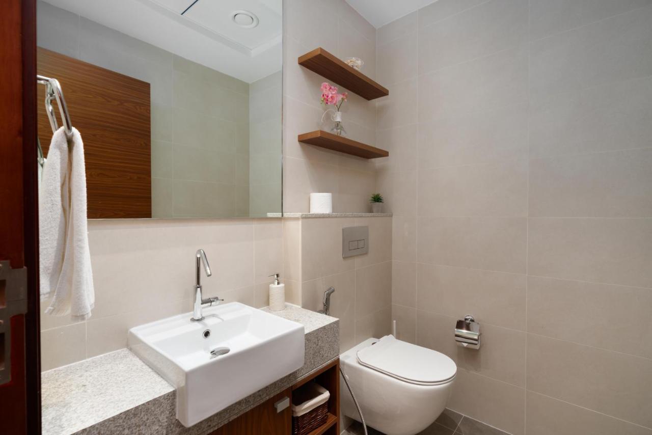 Apartment Ultimate - 3 Beds - Scenic Panoramic Views - Right At Metro Station - 5-10min To Sea, Burj Khalifa, Old Town, Downtown - 15min From Airport Dubai