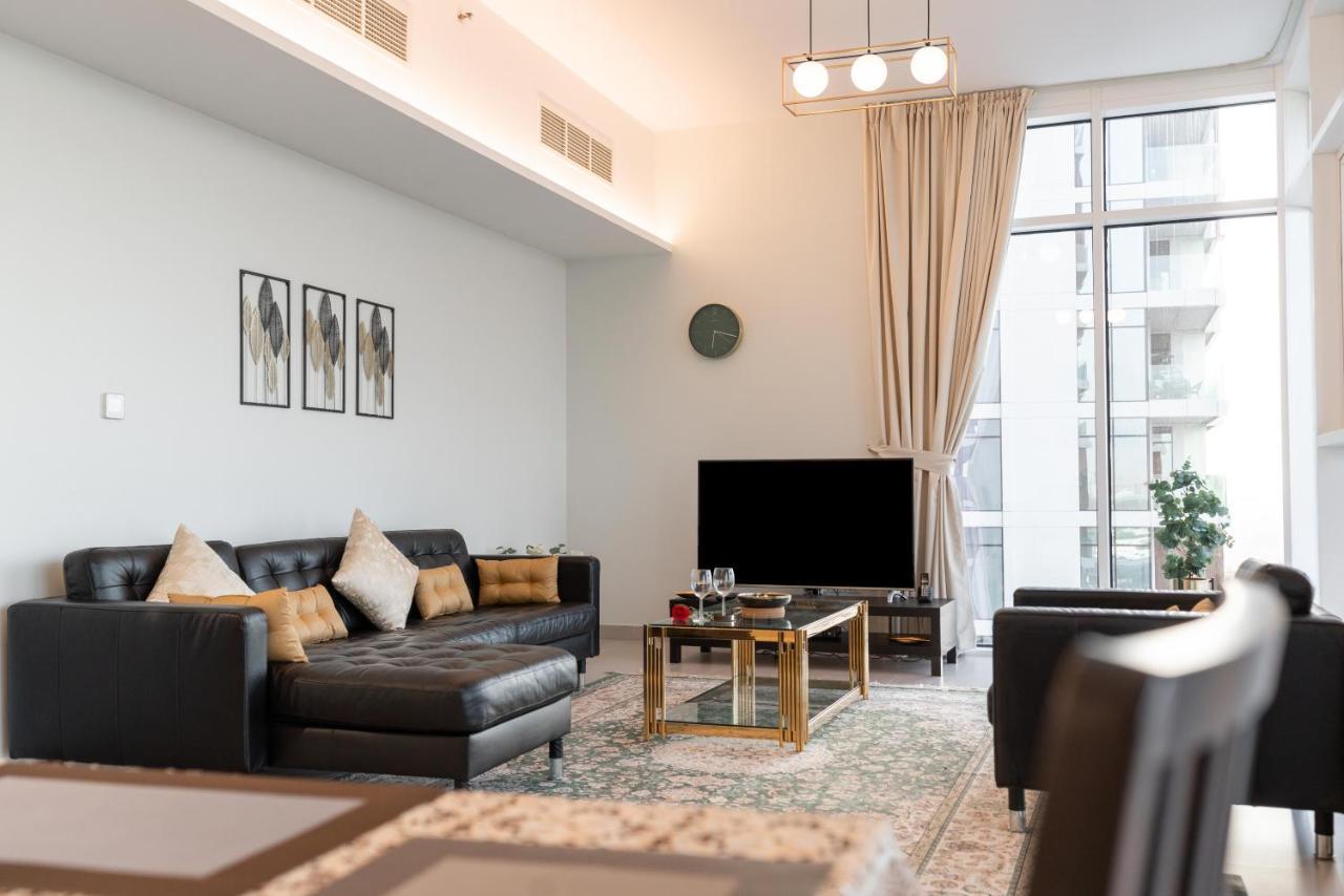 Apartment Ultimate - 3 Beds - Scenic Panoramic Views - Right At Metro Station - 5-10min To Sea, Burj Khalifa, Old Town, Downtown - 15min From Airport