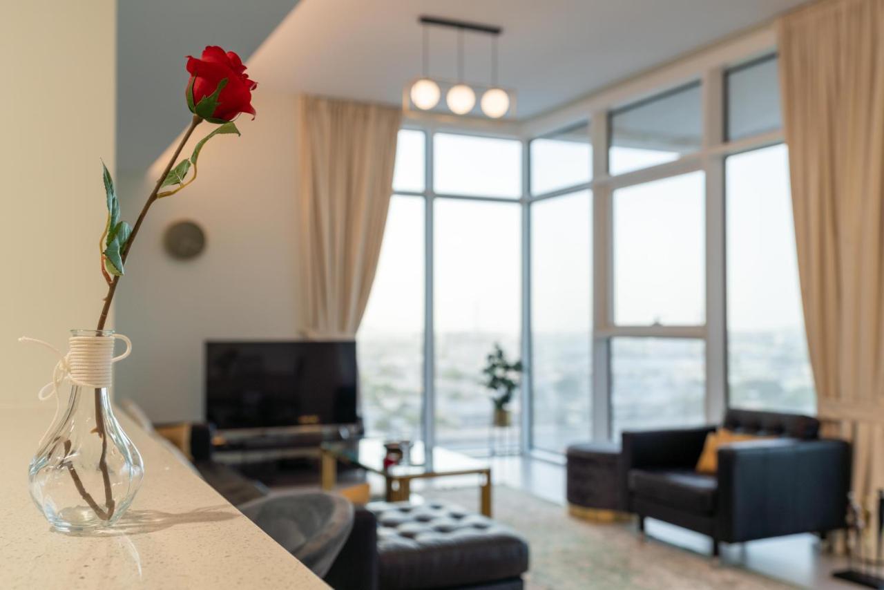 Ultimate - 3 Beds - Scenic Panoramic Views - Right At Metro Station - 5-10min To Sea, Burj Khalifa, Old Town, Downtown - 15min From Airport *