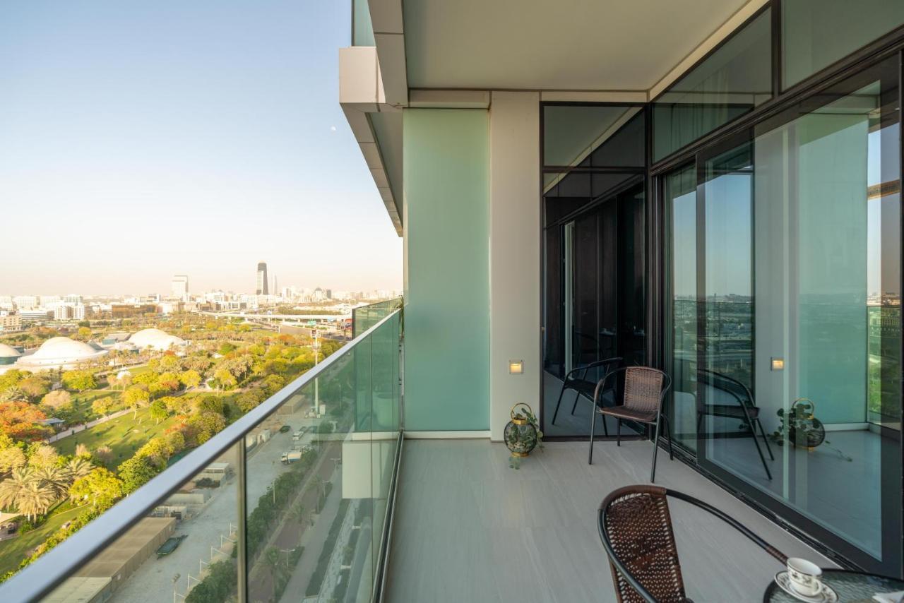 Apartment Ultimate - 3 Beds - Scenic Panoramic Views - Right At Metro Station - 5-10min To Sea, Burj Khalifa, Old Town, Downtown - 15min From Airport *