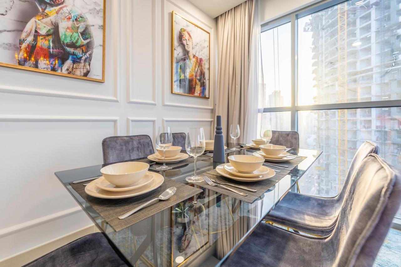 Apartment Spacious Art Deco With Burj & Canal Views Dubai