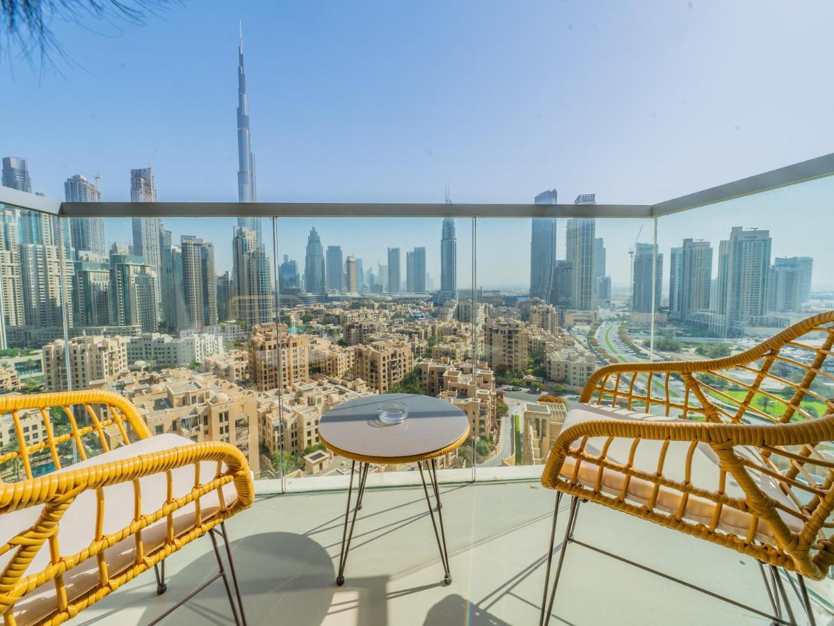 Glamorous Facing Burj Khalifa Apartment