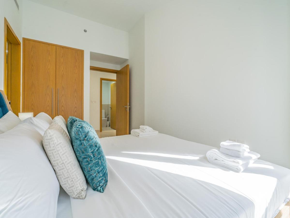 Glamorous Facing Burj Khalifa Apartment Dubai