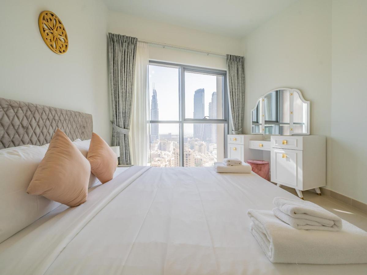 Glamorous Facing Burj Khalifa Apartment