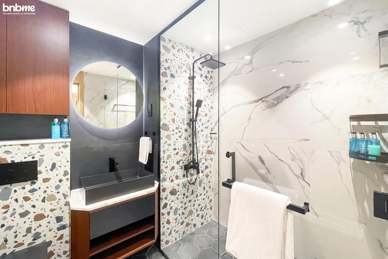 Dubai Marina 2Br Apt - Pool, Gym & Balcony Daire *