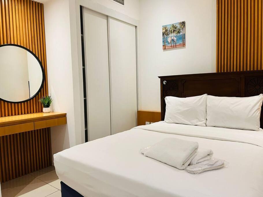 High Floor With Skyline & Burj Khalifa View 3 Bedroom Unit Marina Dubai