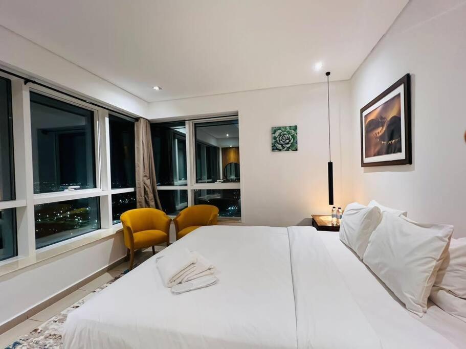 Apartment High Floor With Skyline & Burj Khalifa View 3 Bedroom Unit Marina *
