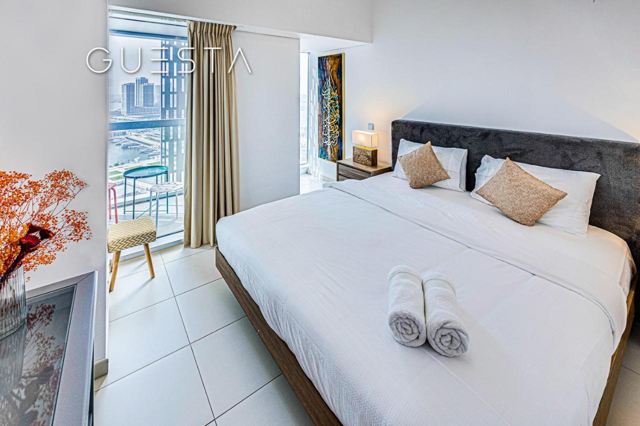 Cayan Tower, Marina *