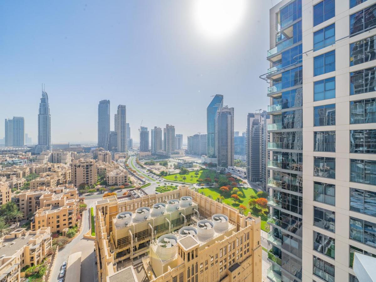 Glamorous Facing Burj Khalifa Apartment Dubai