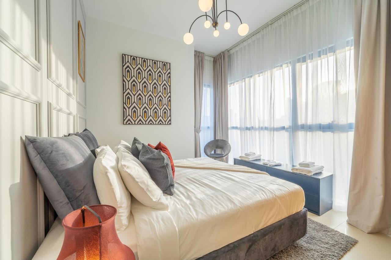 Spacious Art Deco With Burj & Canal Views Apartment Dubai