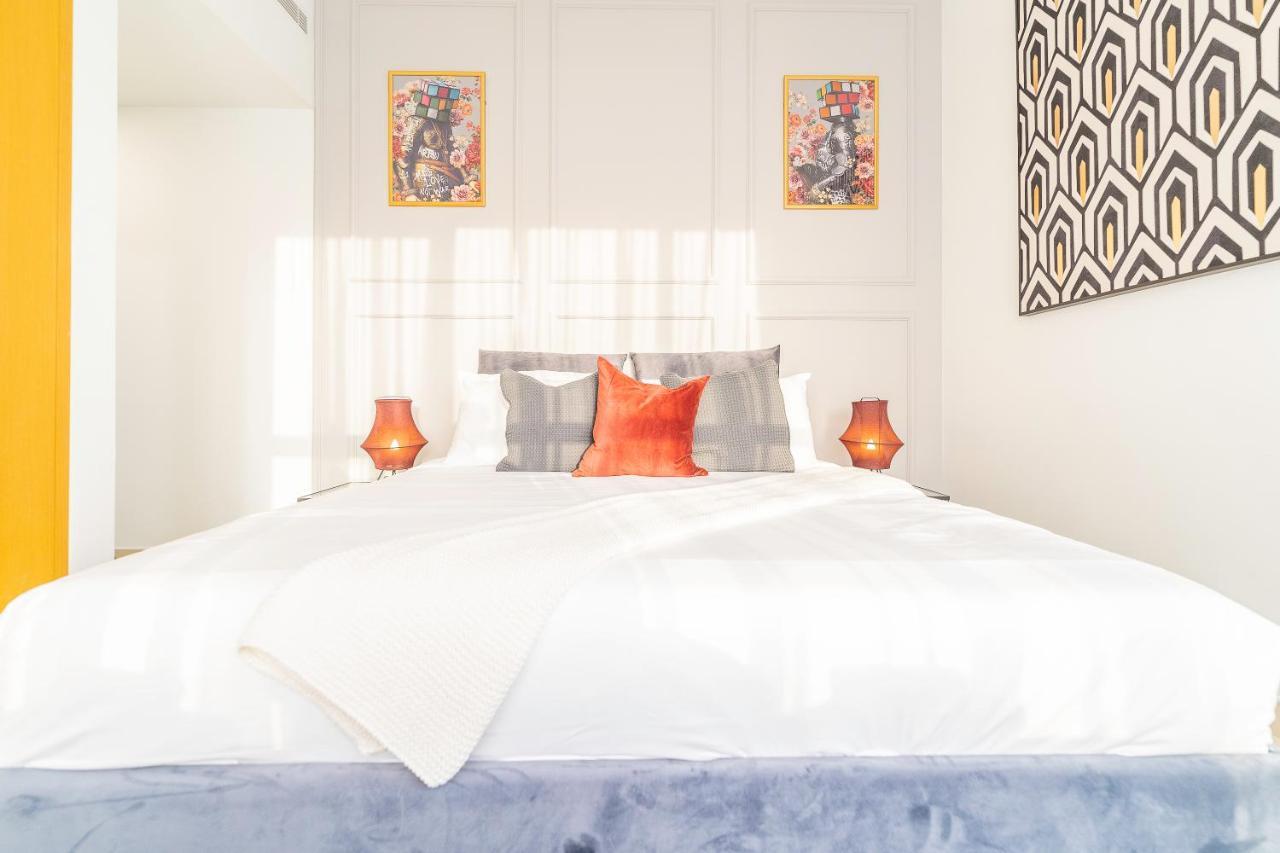 Spacious Art Deco With Burj & Canal Views Apartment