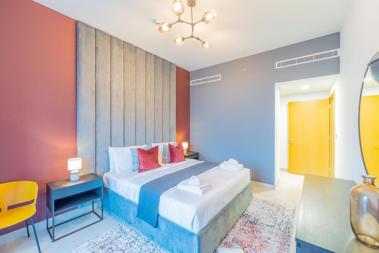 Spacious Art Deco With Burj & Canal Views Apartment Dubai