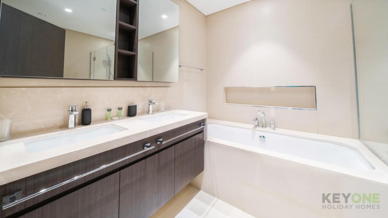 Apartment Keyone - 3br With Maids In Downtown Views Dubai