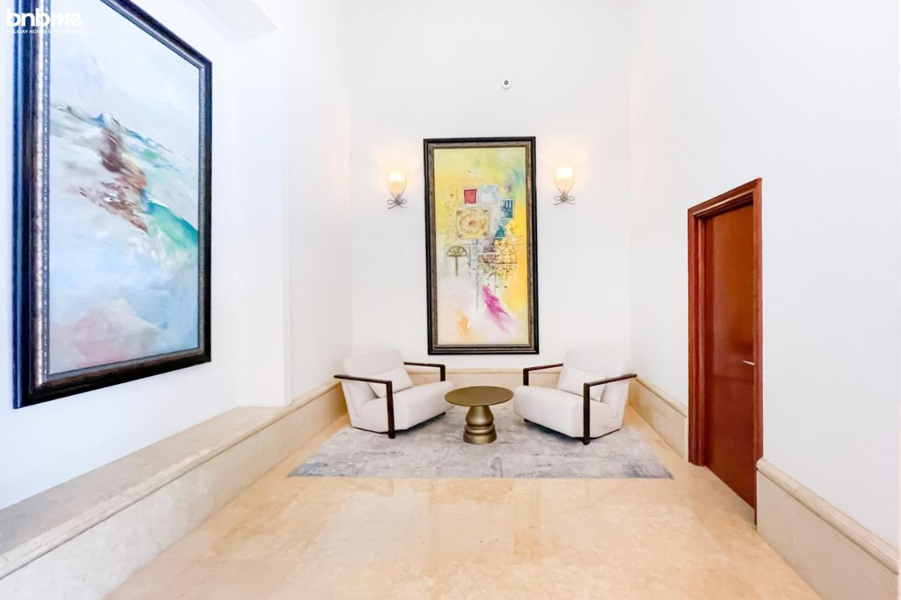Dubai Marina 2Br Apt - Pool, Gym & Balcony