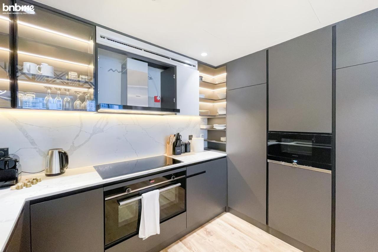 Dubai Marina 2Br Apt - Pool, Gym & Balcony Daire Dubai