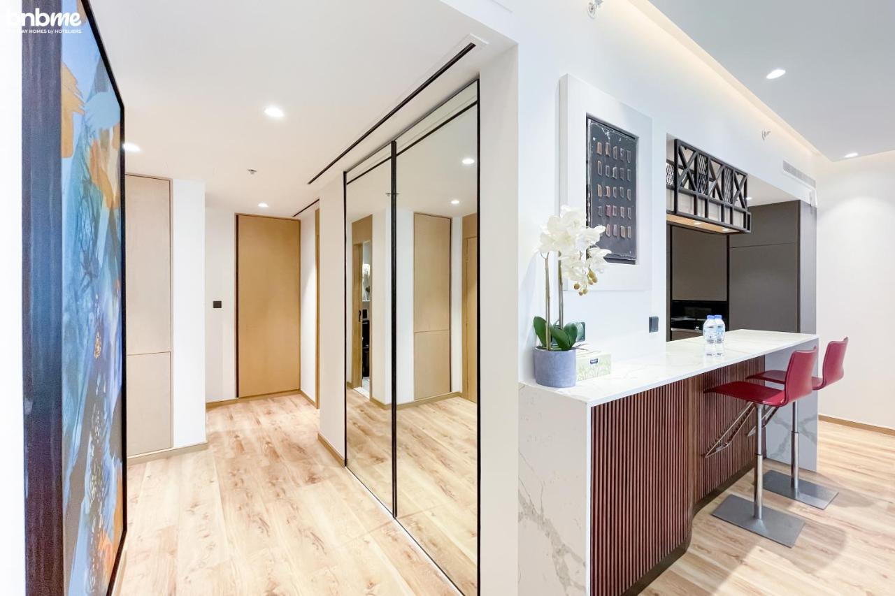 Dubai Marina 2Br Apt - Pool, Gym & Balcony *