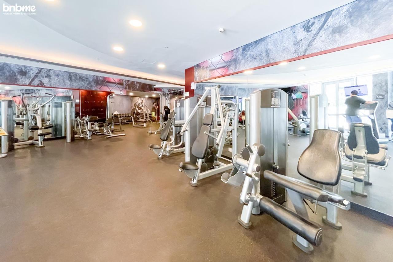 Dubai Marina 2Br Apt - Pool, Gym & Balcony Daire Dubai