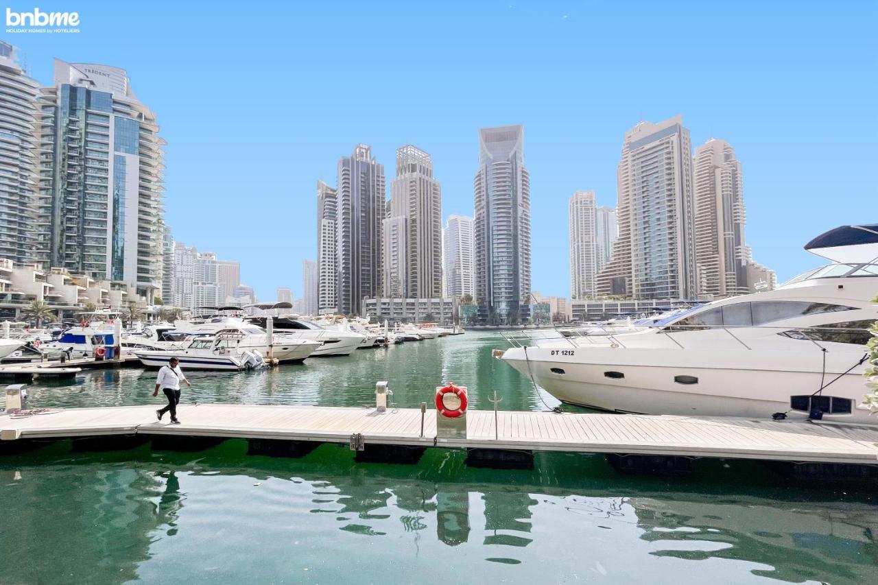 Dubai Marina 2Br Apt - Pool, Gym & Balcony Daire