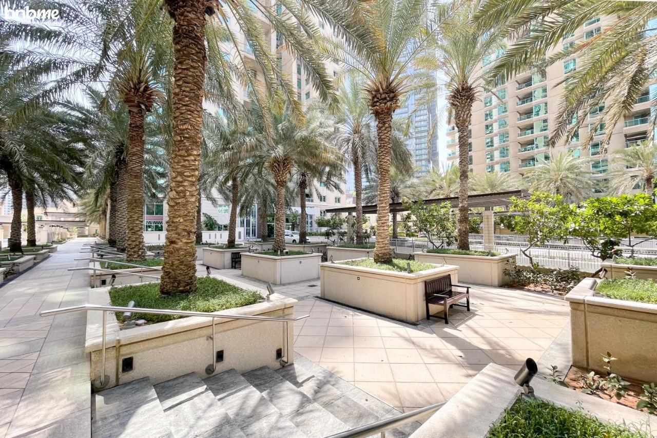 Dubai Marina 2Br Apt - Pool, Gym & Balcony Daire Dubai