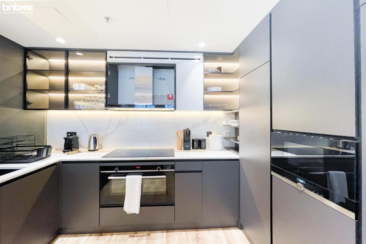 Dubai Marina 2Br Apt - Pool, Gym & Balcony Daire