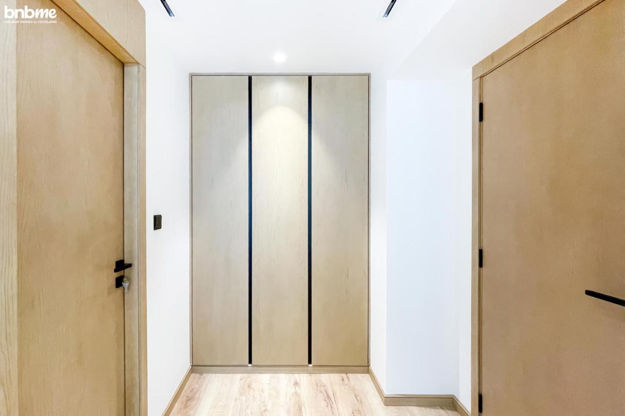 Dubai Marina 2Br Apt - Pool, Gym & Balcony Daire