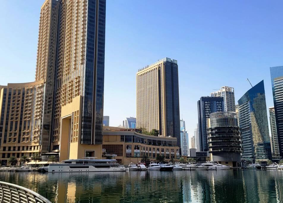 Apartment Stylish 1-br Marina View Apt In Silverene Tower *