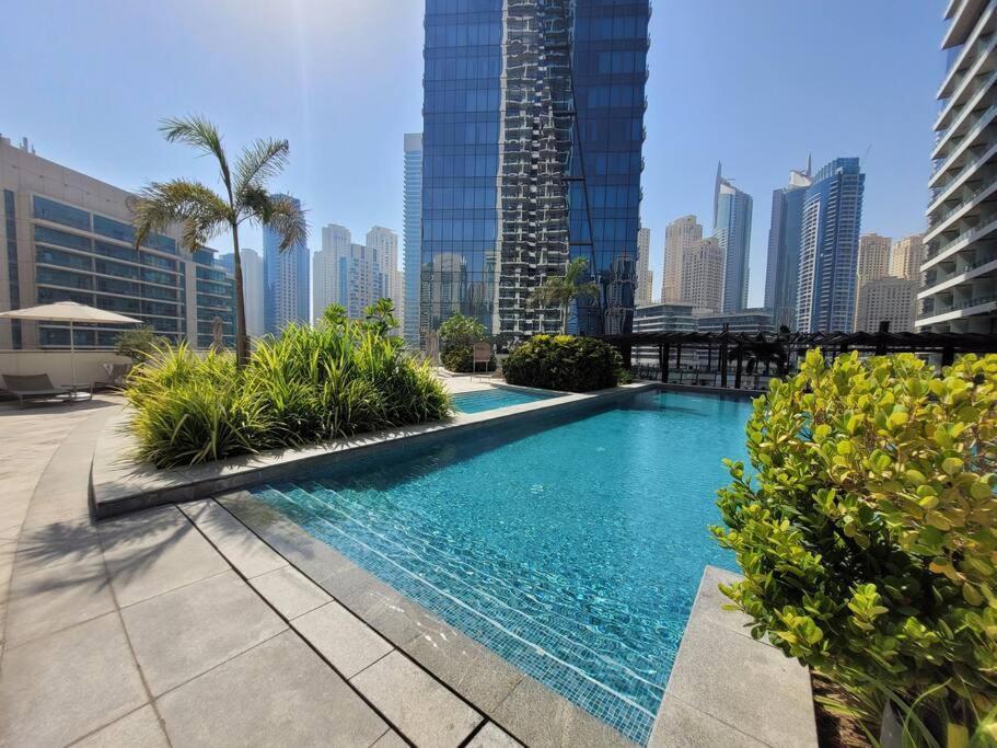 Stylish 1-br Marina View Apt In Silverene Tower Dubai