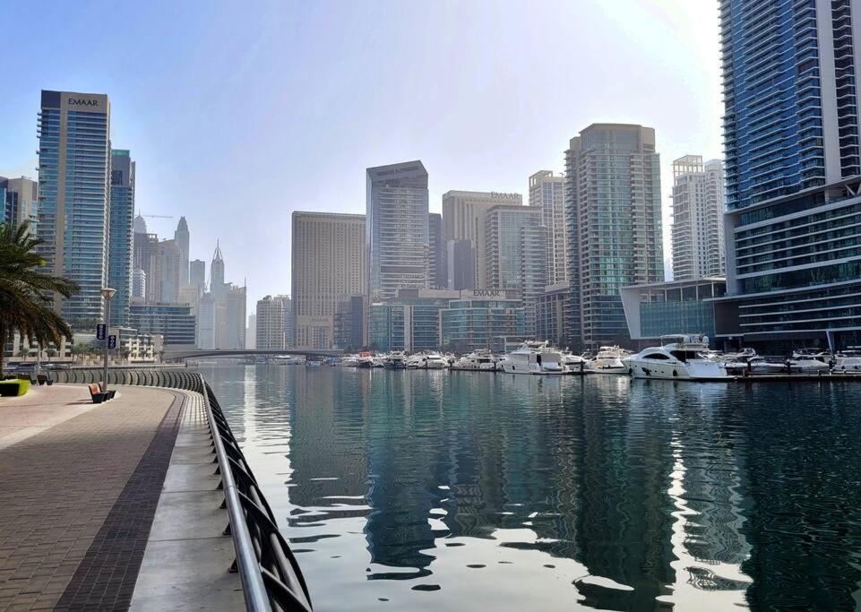 Stylish 1-br Marina View Apt In Silverene Tower Dubai
