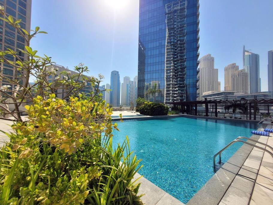Apartment Stylish 1-br Marina View Apt In Silverene Tower