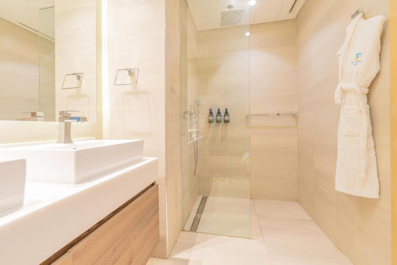 Monty Holiday - Charming With Canal View Near Mall *