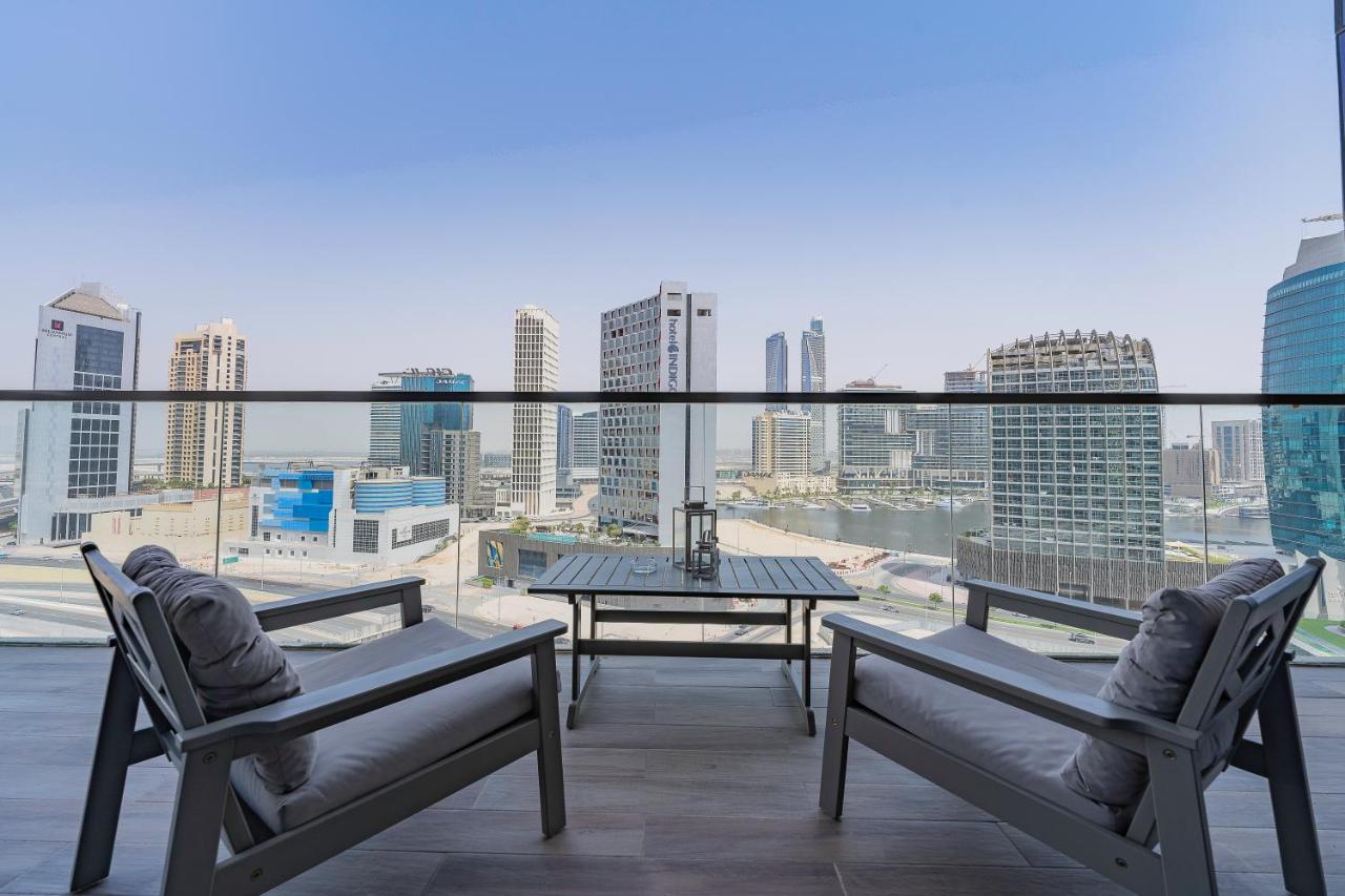 Monty Holiday - Charming With Canal View Near Mall Apartment *