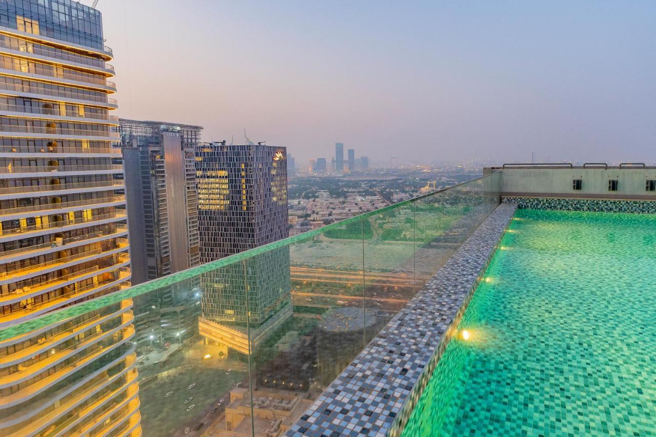 Monty Holiday - Charming With Canal View Near Mall