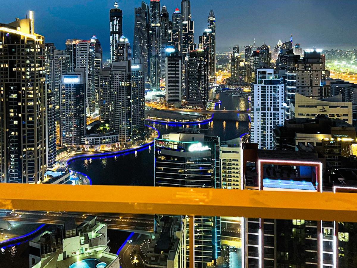 Marina Mall Apartments, Marina