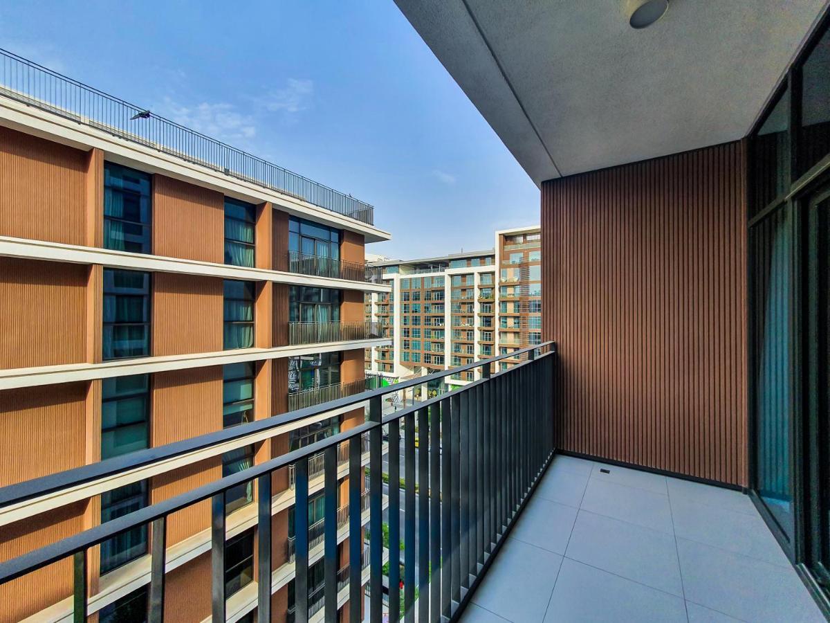 Brand New 1 Bedroom Hills 601 *