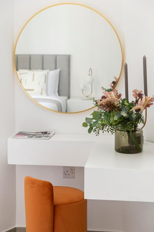 Frank Porter - Marina Wharf 1 *