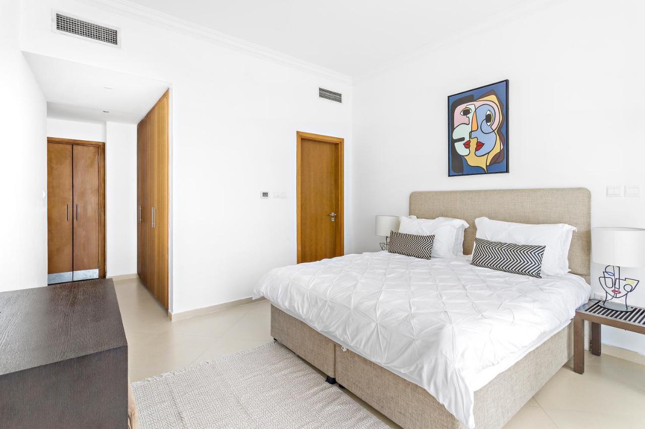 Beautiful Two Bedroom Apartment By Marina Promenade