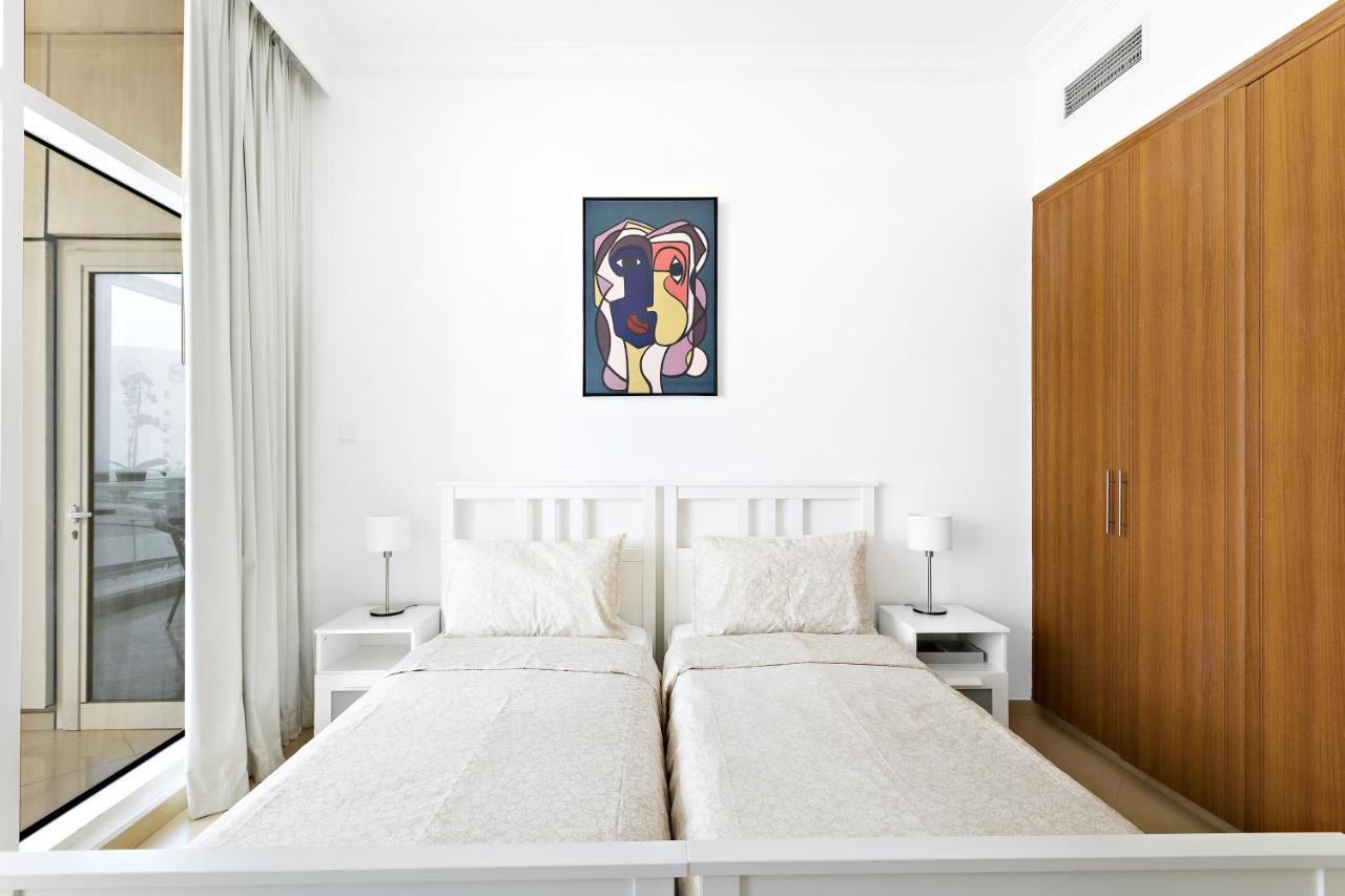 Beautiful Two Bedroom Apartment By Marina Promenade