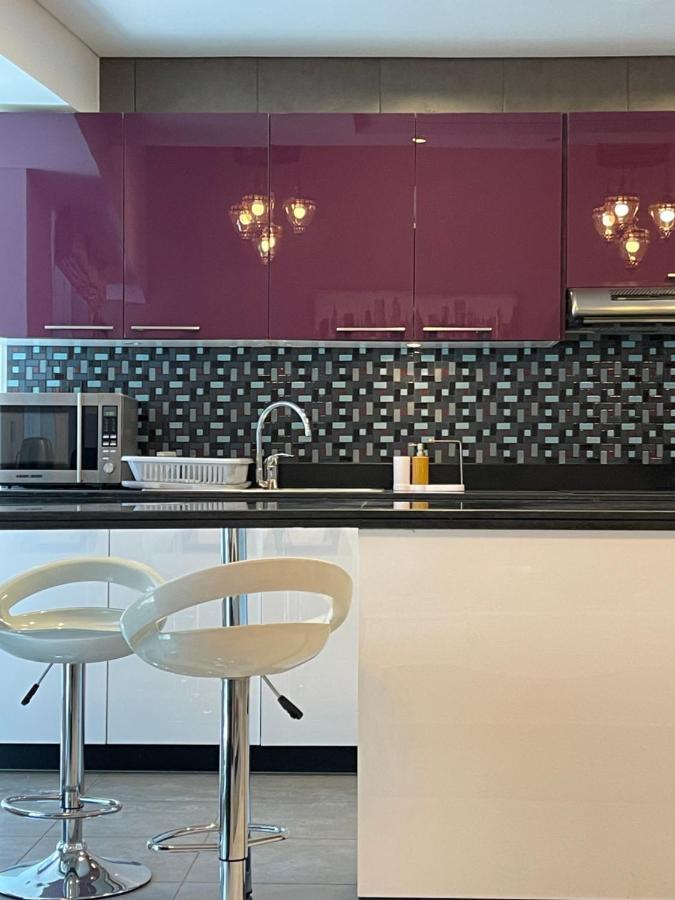 Large 2 Bedroom, Pool And Gym Access, Cayan Tower Apartment