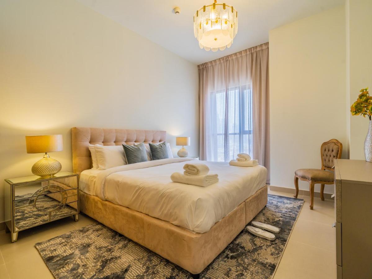 Apartment Monty Holiday - Incredible Burj Khalifa View From This Vibrant Apt Dubai