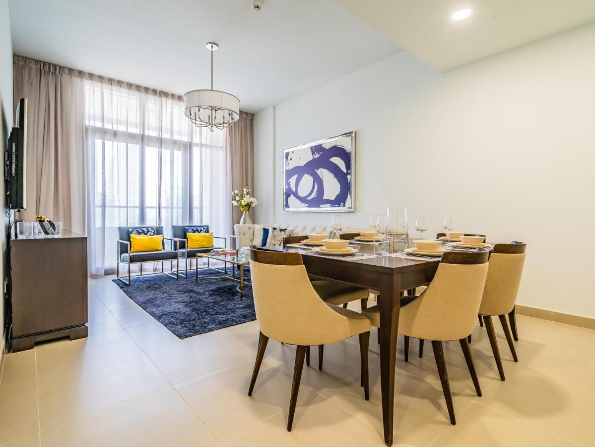 Monty Holiday - Incredible Burj Khalifa View From This Vibrant Apt Dubai