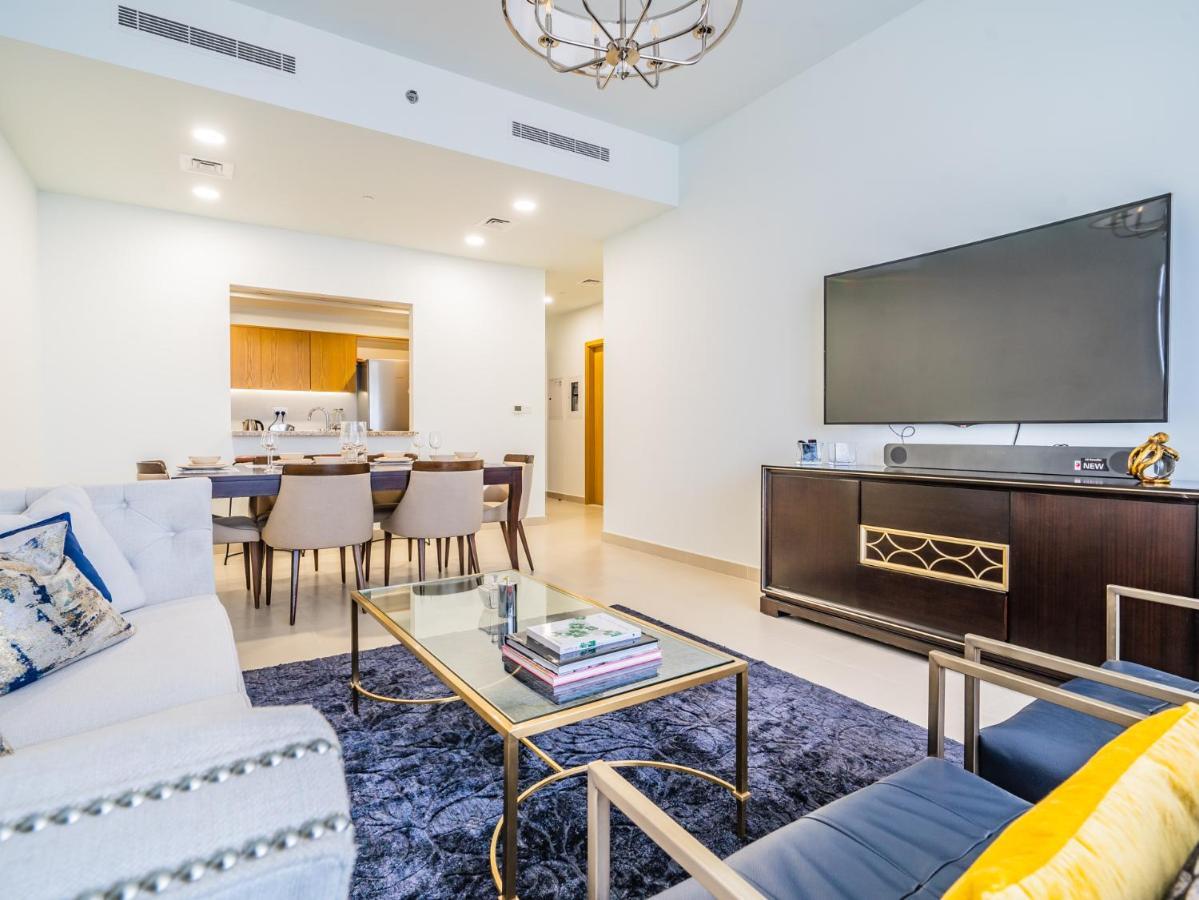 Monty Holiday - Incredible Burj Khalifa View From This Vibrant Apt