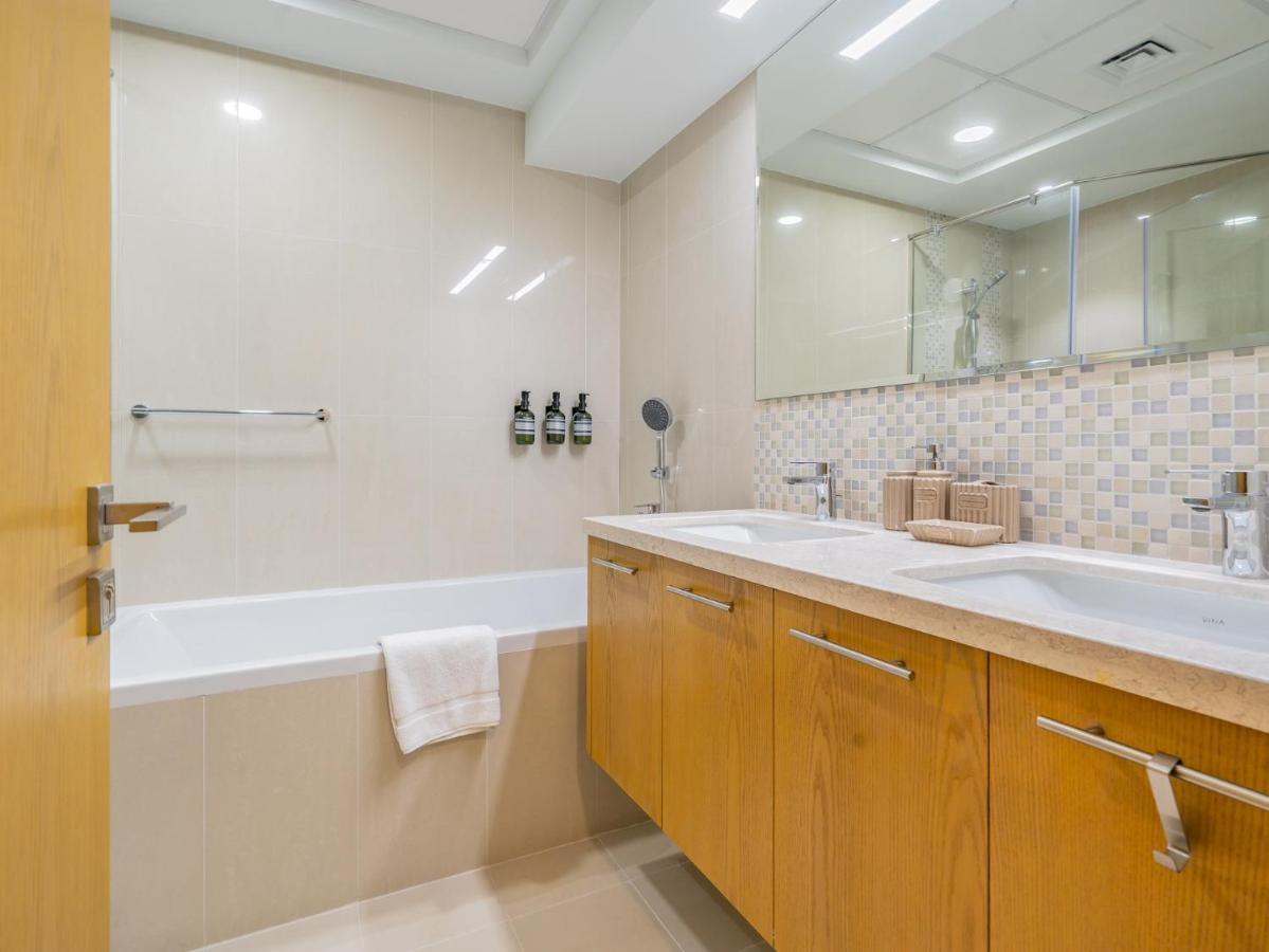 Apartment Monty Holiday - Incredible Burj Khalifa View From This Vibrant Apt