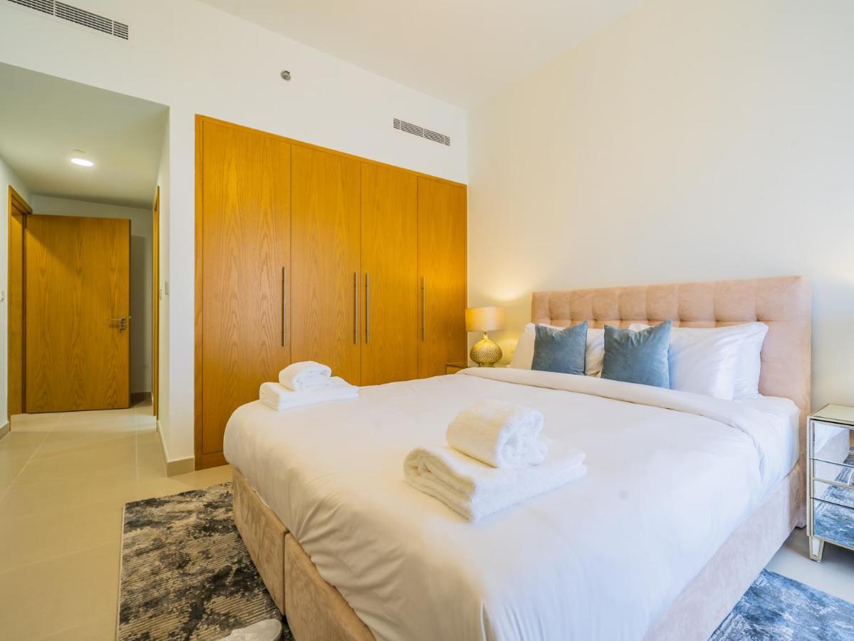 Apartment Monty Holiday - Incredible Burj Khalifa View From This Vibrant Apt Dubai