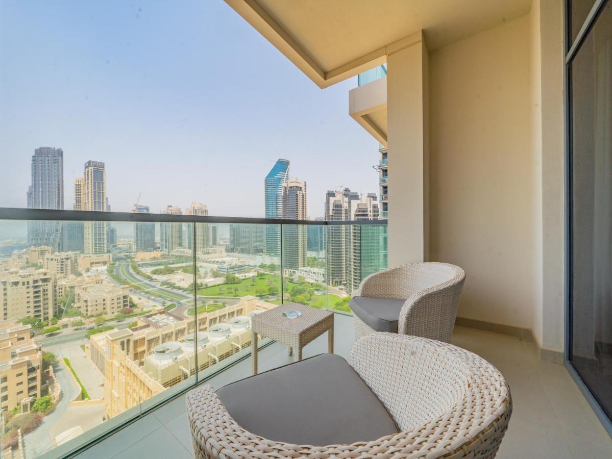 Monty Holiday - Incredible Burj Khalifa View From This Vibrant Apt Dubai