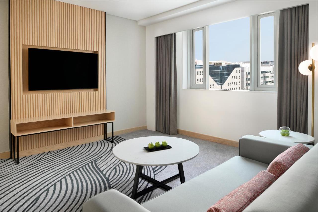 Crowne Plaza - Jumeirah By Ihg Hotel