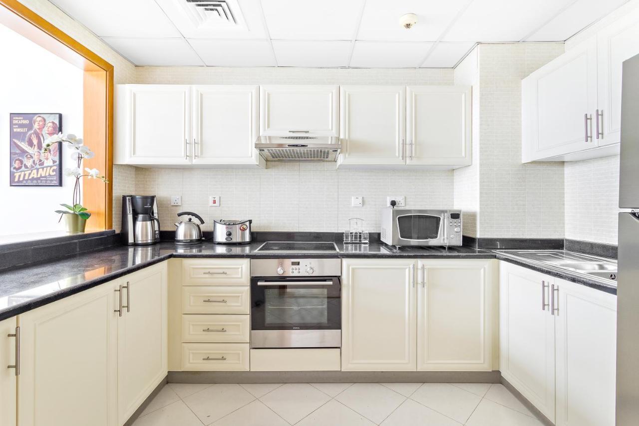 Beautiful Two Bedroom Apartment By Marina Promenade Dubai